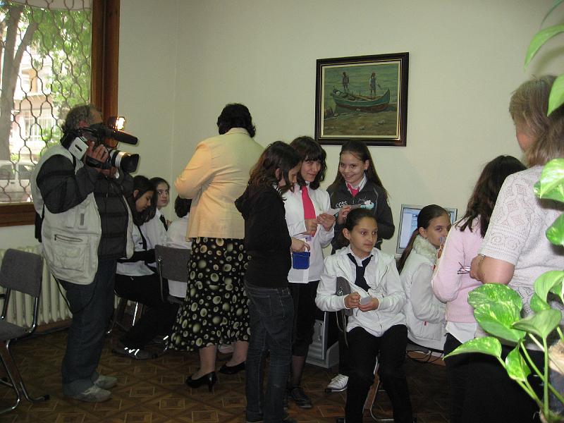 IMG_7458.jpg - В Информационния център гостуват ученици и преподаватели, част  от Варненска литературна школа