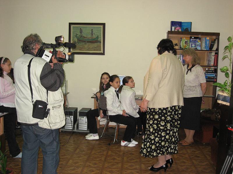 IMG_7460.jpg - В Информационния център гостуват ученици и преподаватели, част  от Варненска литературна школа