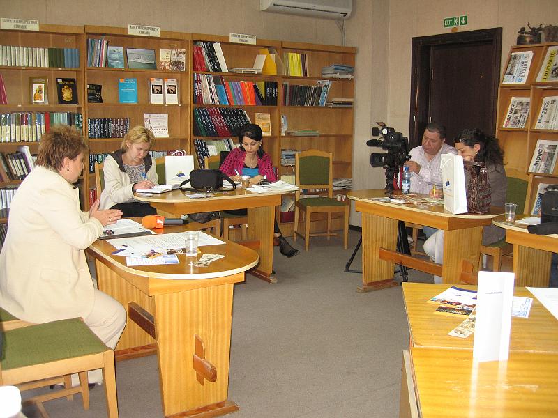 IMG_9465.jpg - Разговор за обществените библиотеки с представители на медиите - 15 май, РБ "Пенчо Славейков"