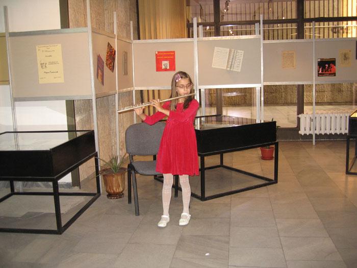 7.jpg - Изложба от фондовете на библиотеката, посветена на 100 годишнината от рождението на Марин Големинов