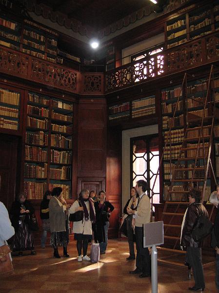 bol_3_19.jpg - Посещение на  Biblioteca Archiginnasio – университетската библиотека на Болоня, забележителна с дългата си история и особено богата книжна колекция
